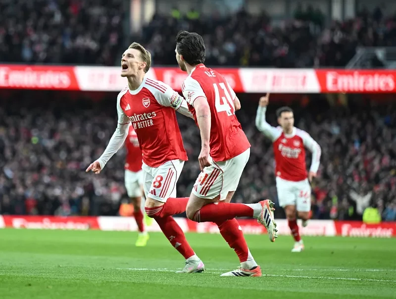 Thành tích của Leeds vs Arsenal tr&ecirc;n BXH ch&ecirc;nh l&ecirc;̣ch lớn